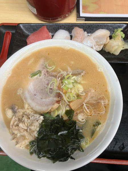 「魚介味噌ラーメン 寿司ハーフ」@魚介つけ麺 うねりの写真