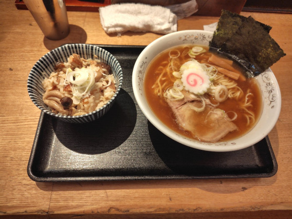 「中華そば＋チャーシュー炊き込みご飯」@中華そば 勝本の写真