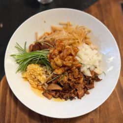 ホルモン油そば 小 150g 1090円