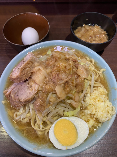 「ラーメン普通（大）＋ブタカスアブラ＋生卵」@ラーメン富士丸  西早稲田店の写真