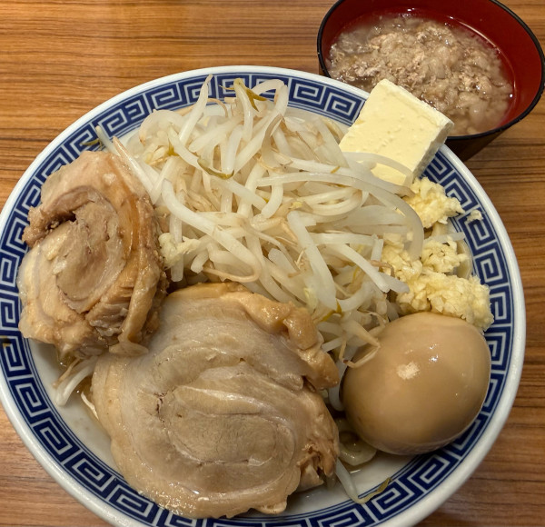 「豚玉ラーメン+バター」@びんびん豚の写真