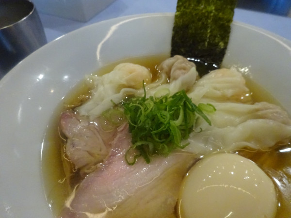 「白　特製わんたん麺　1,650円」@自家製麺 はし本の写真