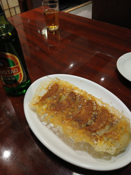 「良記餃子 330円」@良記 餃子酒場 竹ノ塚本店の写真