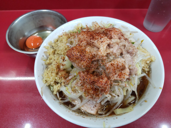 「小ラーメン＋ショウガ＋生たまご」@ラーメン二郎 越谷店の写真