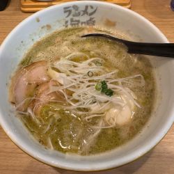 ラーメンジェノバ　990円