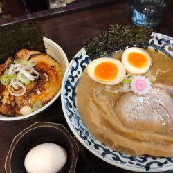 濃厚東京駅らー麺＋1.5倍肉炙り肉ご飯温玉付き