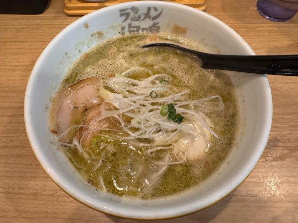 「ラーメンジェノバ　990円」@ラーメン海鳴 博多デイトス店の写真