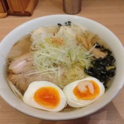 塩らーめん贅沢盛り＋麺大盛り