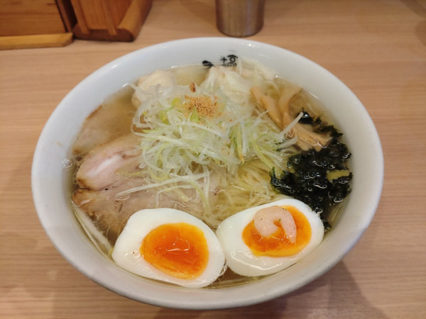 「塩らーめん贅沢盛り＋麺大盛り」@塩専門 ひるがお 東京駅店の写真