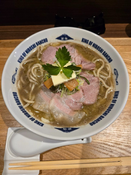「元祖煮干しバターラーメン「サムライ煮干し」〜青森煮干し 麺や絶豚」@NIBOSHIMANIAの写真