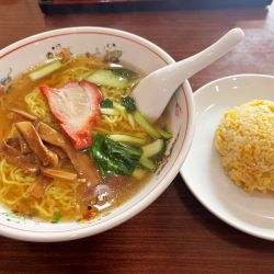 ラーメン　半チャーハンセット　1050円