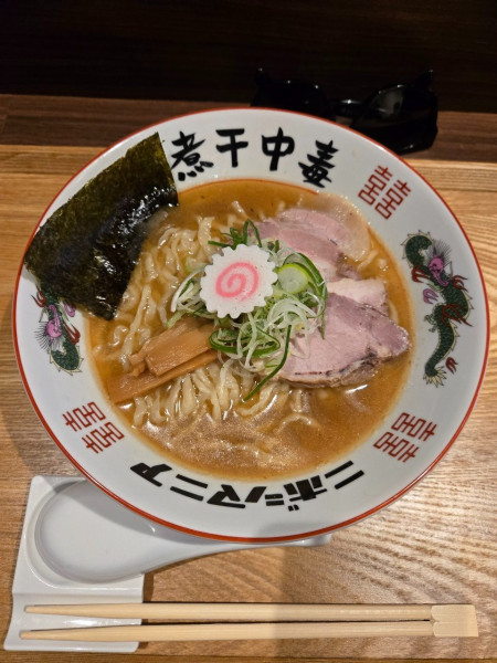 「四年目の塩煮干中華(いりこ三種、鮪節/丸鶏、豚骨、背ガラ、/手揉」@NIBOSHIMANIAの写真