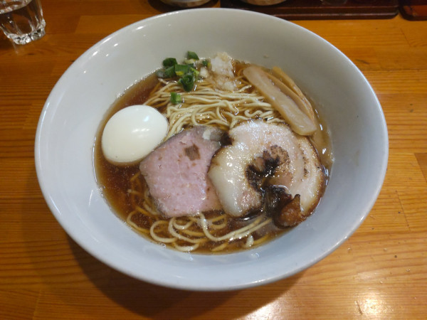 「端麗煮干そば＋半熟塩玉子」@麺笑 コムギの夢の写真