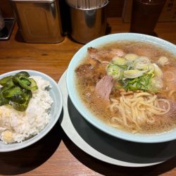 中華そば900円、めし150円