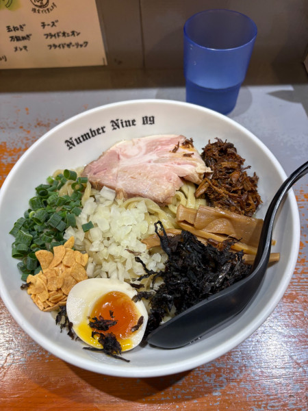 「鴨油オイリーな塩まぜそば大盛」@麺Dining Number Nine 09の写真