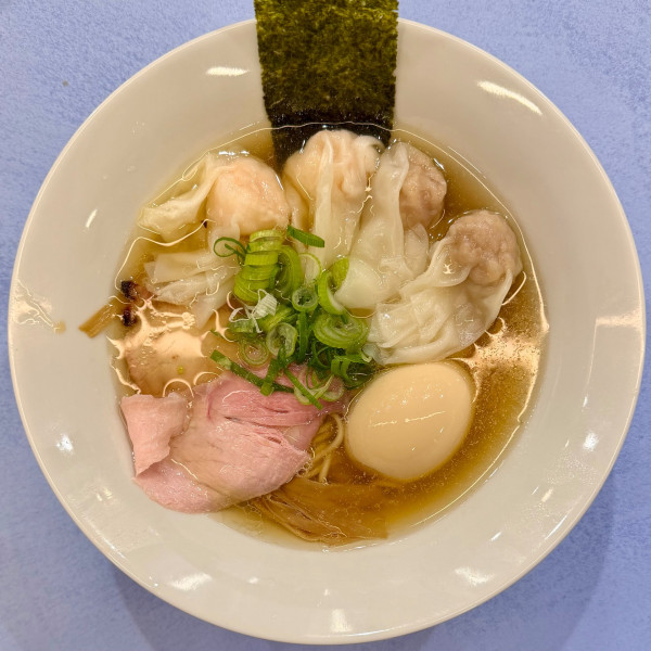 「白特製わんたん麺」@自家製麺 はし本の写真