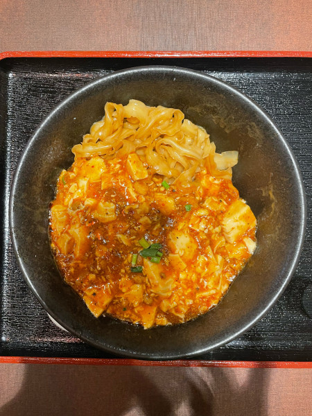 「麻婆まぜ刀削麺(950円)」@四川厨房 大船本店の写真