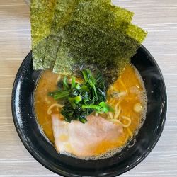 ラーメン並(900円)