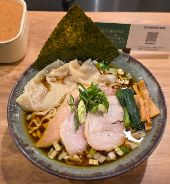 「特製醤油そば」@自家製麺250の写真