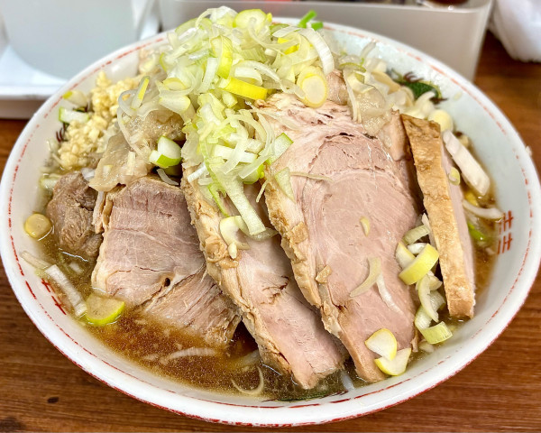 「小ブタ（5枚入り）  ヤサイ ニンニク アブラ ネギ×2」@ラーメン二郎 品川店の写真