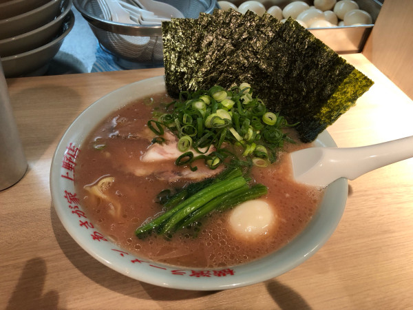 「特製ラーメン中盛り（1,550円）」@横濱ラーメン あさが家 上野店の写真