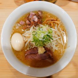 味噌らーめん(麺少なめ)＋味玉＋もやし＋ビール(中瓶)