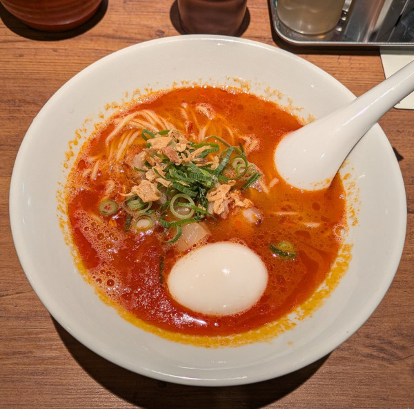 「味玉辛鶏白湯そば（1130円）」@鶏白湯 賚神の写真