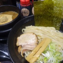 牛もつ煮込みつけ麺　990円