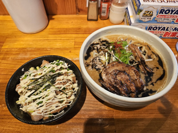 「黒にんにく味噌らぁめん」@麺屋 花菱の写真