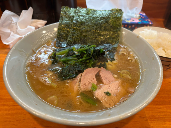 「ラーメン900円 ライス100円✖️2杯」@横浜家系らーめん 志の写真