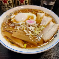 サッポロ赤星２本＋メンマ皿→ ラーメン 半熟卵