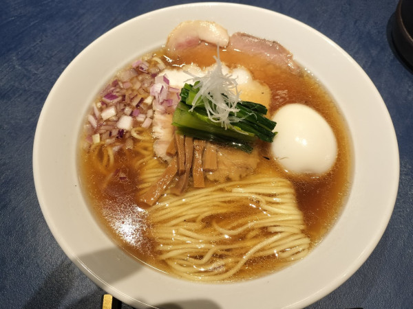 「醤油ラーメン シグネチャー 柚子胡椒 醤油和え玉」@Ramen金碧の写真