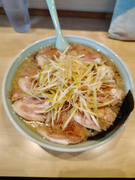 「背油醤油ネギチャーシューメン(大盛)(1,250+200円)」@らーめん 汐見軒の写真