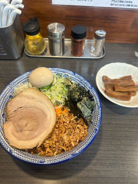 「限定魚介まぜそば」@ラーメンつけ麺 奔放の写真