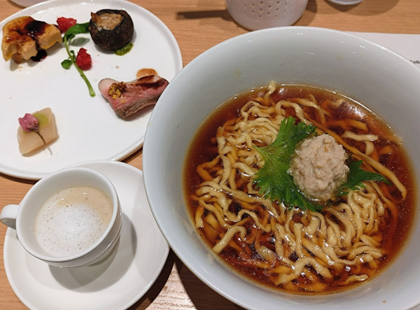 「【ほたて日和×麺屋33】濃厚京鴨だし帆立香る中華そば」@ラーメンWalkerキッチンの写真