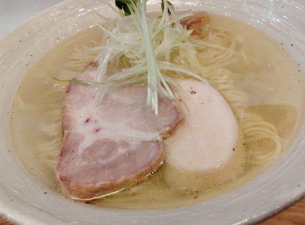 「鶏塩らぁ麺」@RAMEN TSUKEMEN YAMATOの写真