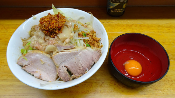 「ゴマ汁なし（1,000円）ニンニクアブラ魚粉フライドオニオン」@ラーメン二郎 立川店の写真