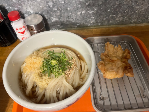 「ぶっかけうどん、冷、ありあり＋120g増量＋鶏天1個」@TOKYO SUNFLOWER IIDABASHIの写真