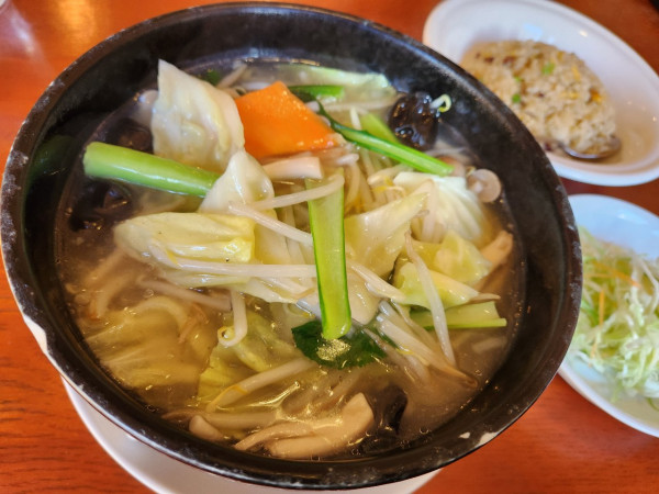 「什錦湯麺+麺セット」@一心酒家の写真