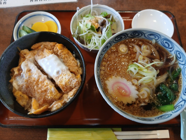 「ミニたぬきそば・ミニかつ丼（350円＋500円）850円」@きそば 大島屋の写真