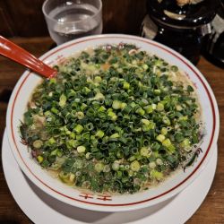 豚骨ラーメン(ﾊﾞﾘｶﾀ)+ﾁｬｰｼｭｰ+ﾈｷﾞ+替玉2回  ｷ