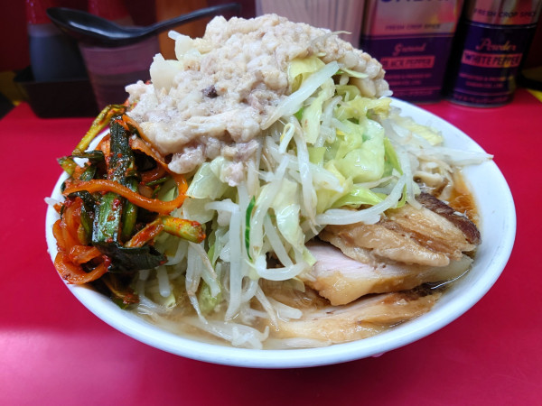 「大豚  ピリ辛ニラダレ  野菜  ニンニク  アブラ」@ラーメン二郎 中山駅前店の写真