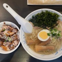 塩ラーメン¥850 チャーシュー丼¥250