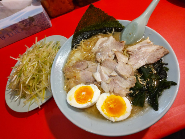 「特製ラーメン(ネギ別皿)味噌変更100円」@ラーメンショップ○波 武蔵浦和店の写真