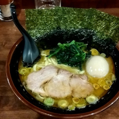 横浜家系 まるに家の画像