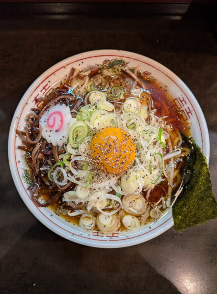 「ラーメン黒+ねぎ玉子」@中華そば 春ちゃんの写真