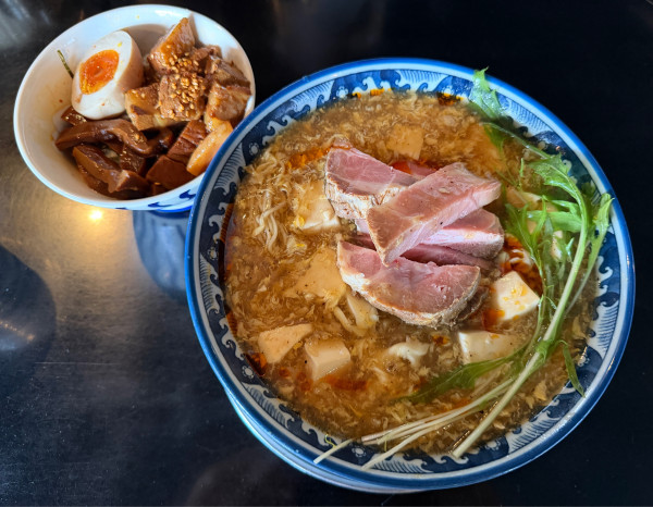 「酸辣湯麵DX大盛1650円 +三彩飯450円」@麺坊 炗の写真