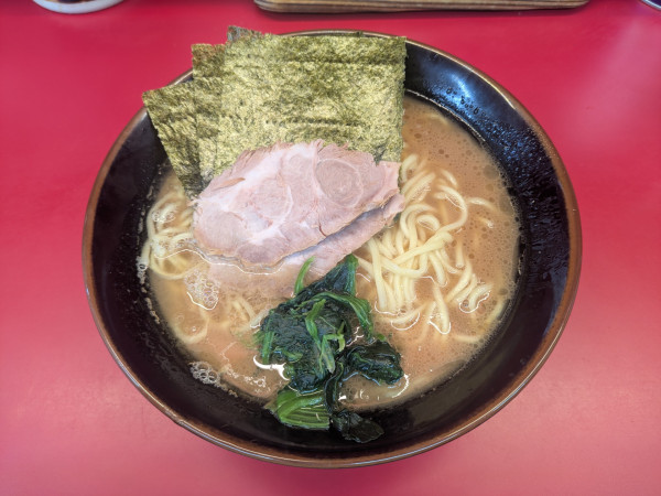 「ラーメン（中）」@横浜ラーメン 山本家の写真