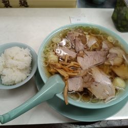 中華そば　850円        無料ライス（お代り一杯）