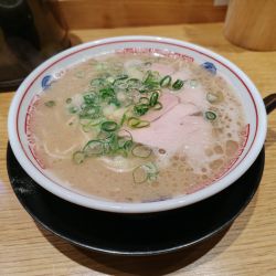 豚骨ラーメン¥900